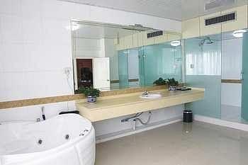 Urumqi Jingu Hotel Bagian luar foto