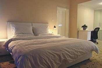 Urumqi Jingu Hotel Bagian luar foto
