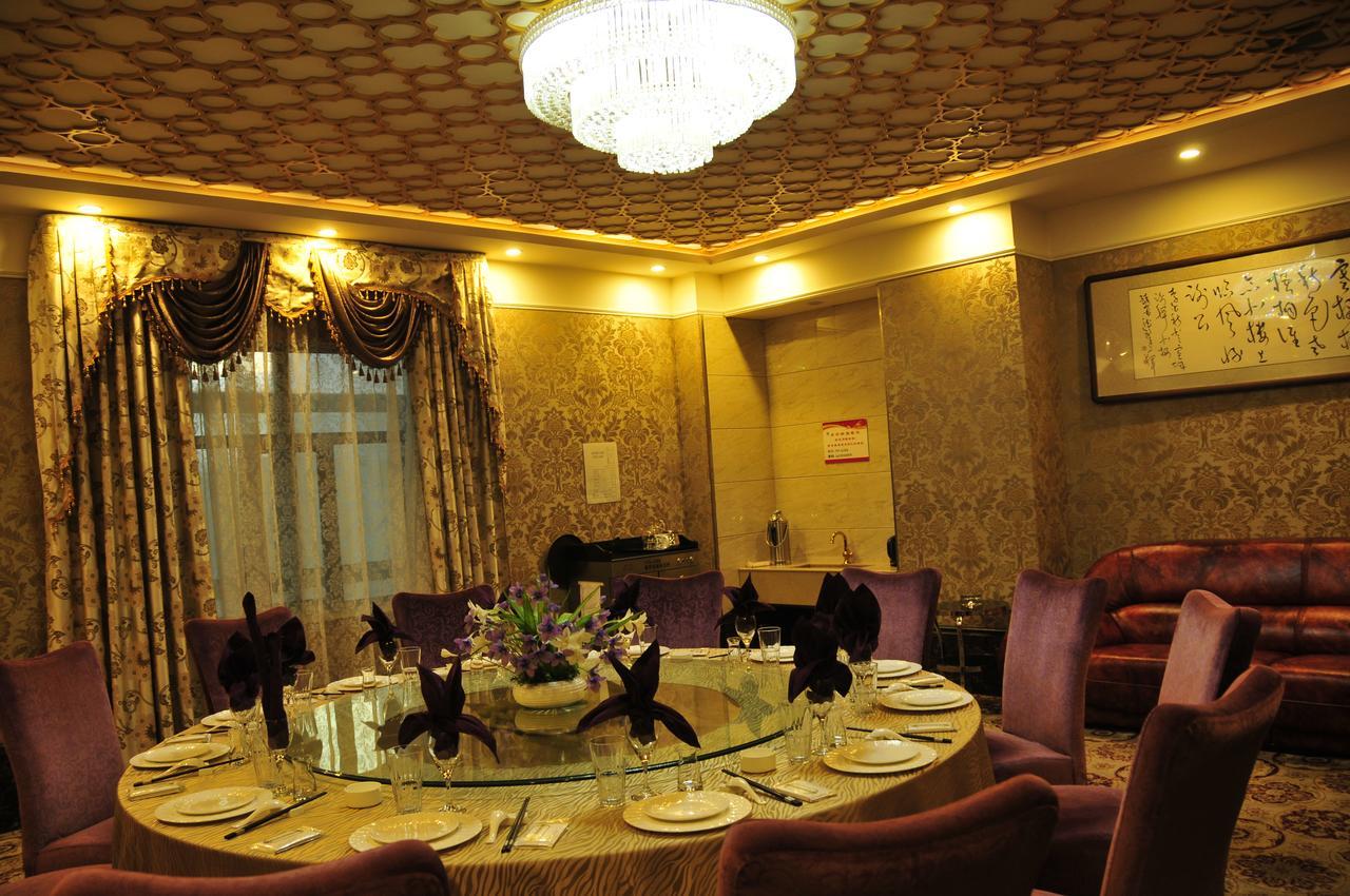 Urumqi Jingu Hotel Bagian luar foto
