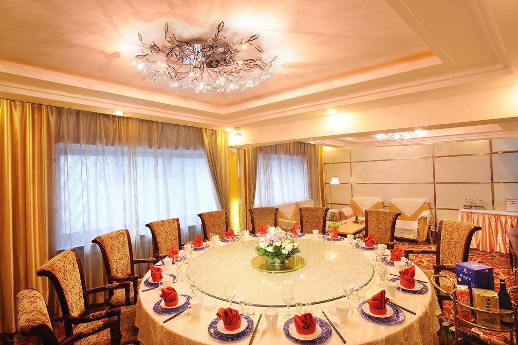 Urumqi Jingu Hotel Bagian luar foto