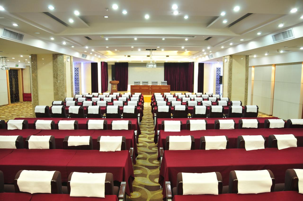 Urumqi Jingu Hotel Bagian luar foto