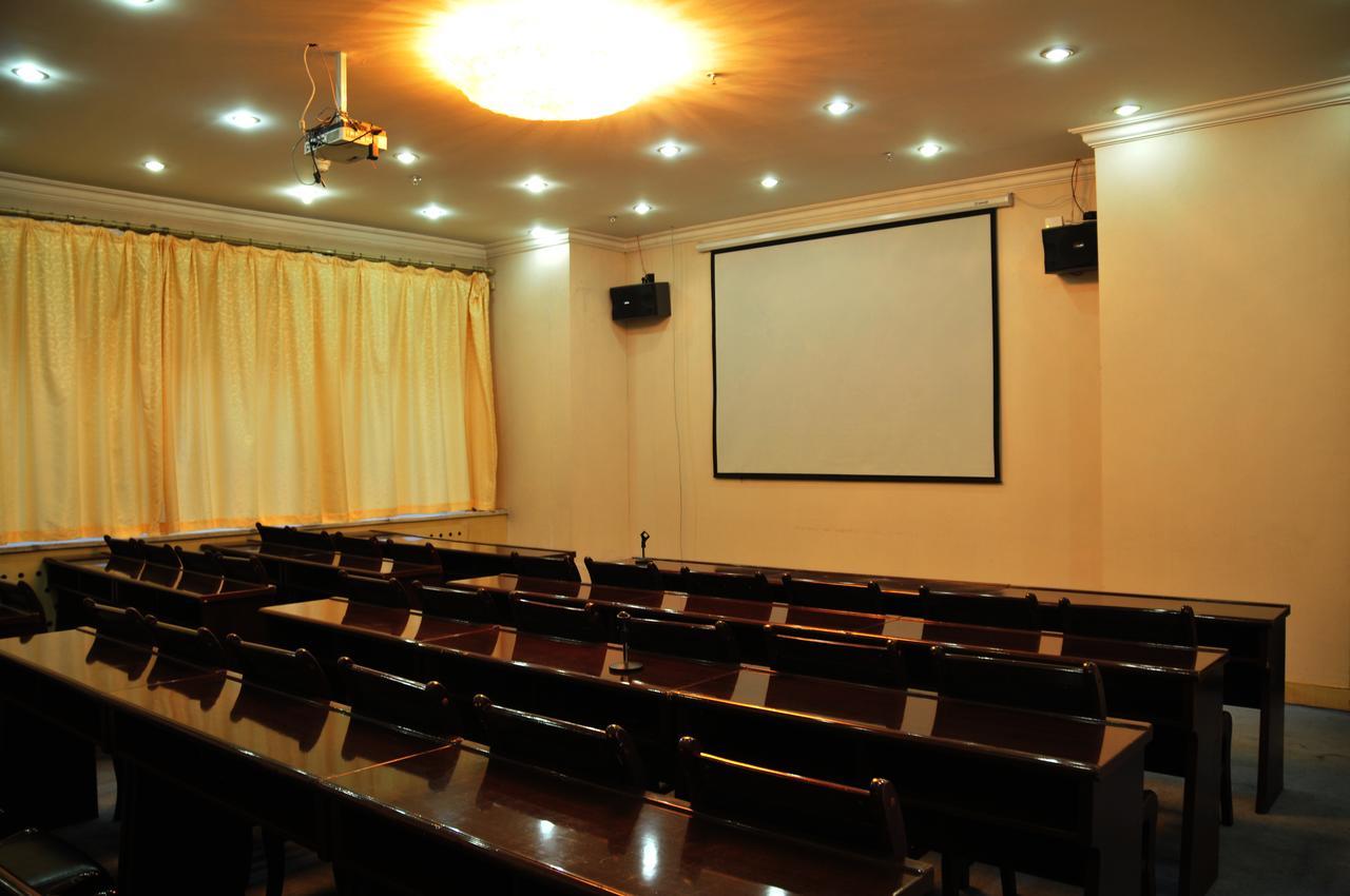 Urumqi Jingu Hotel Bagian luar foto