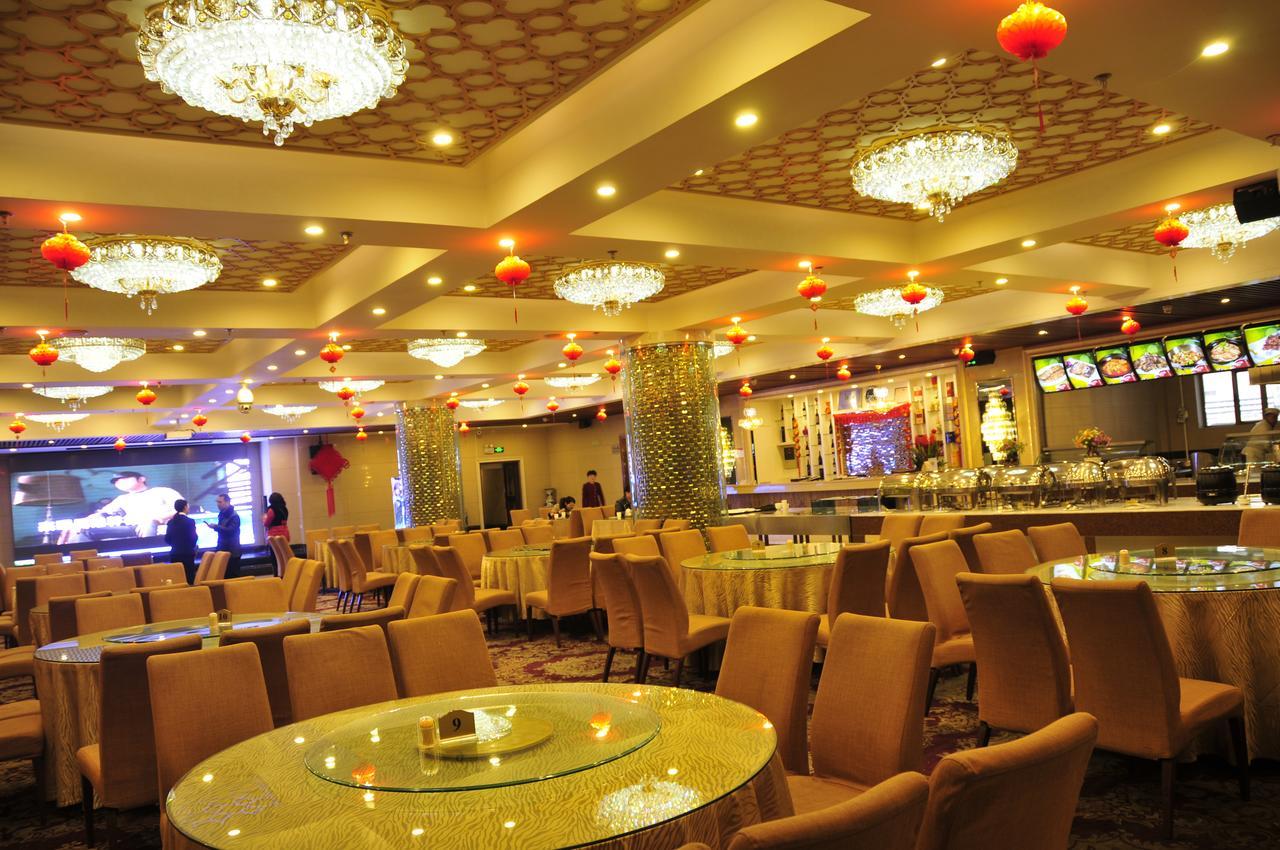 Urumqi Jingu Hotel Bagian luar foto