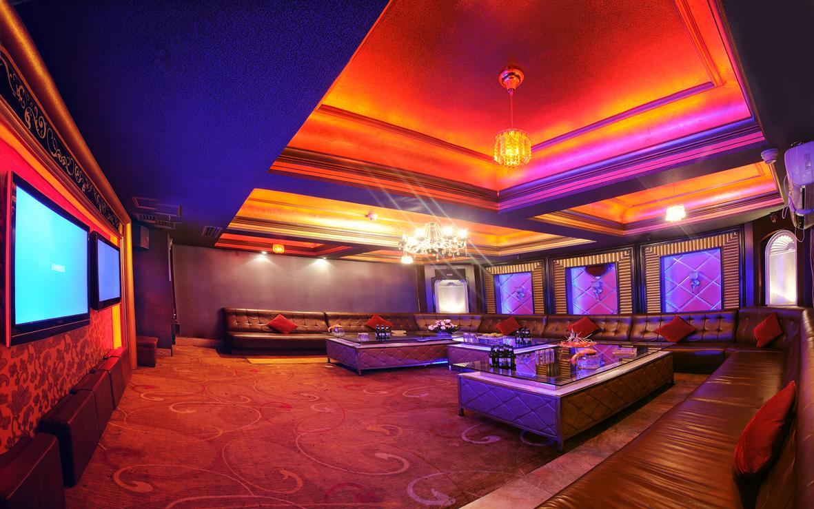 Urumqi Jingu Hotel Bagian luar foto