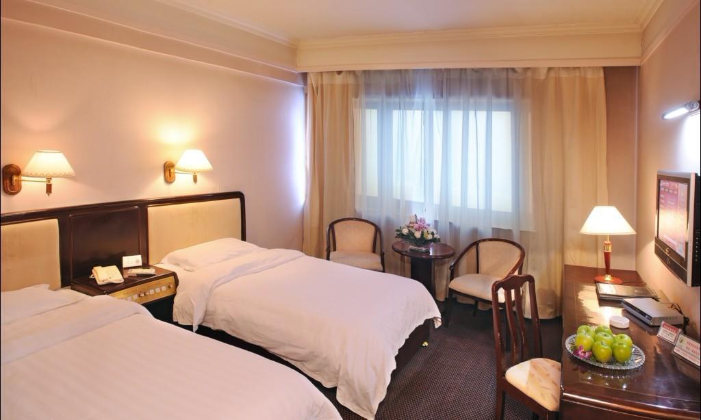 Urumqi Jingu Hotel Bagian luar foto