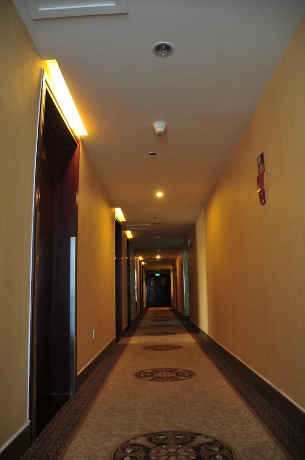Urumqi Jingu Hotel Bagian luar foto