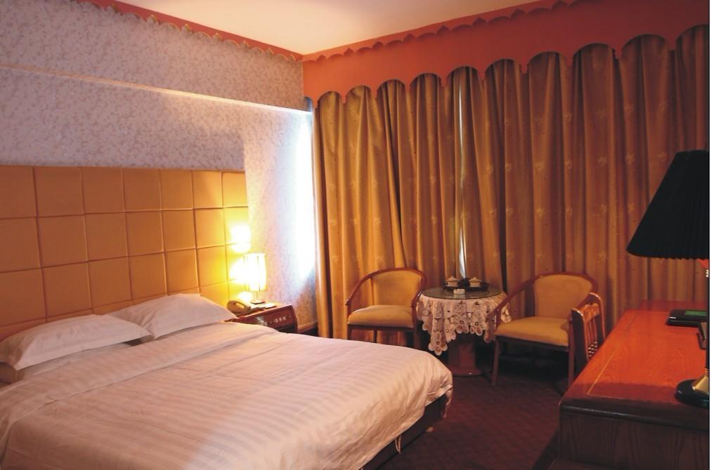 Urumqi Jingu Hotel Bagian luar foto